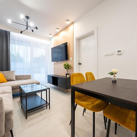 Miodowy Apartament Z Duzym Tarasem W Rewalu, Blisko Morza 外观 照片