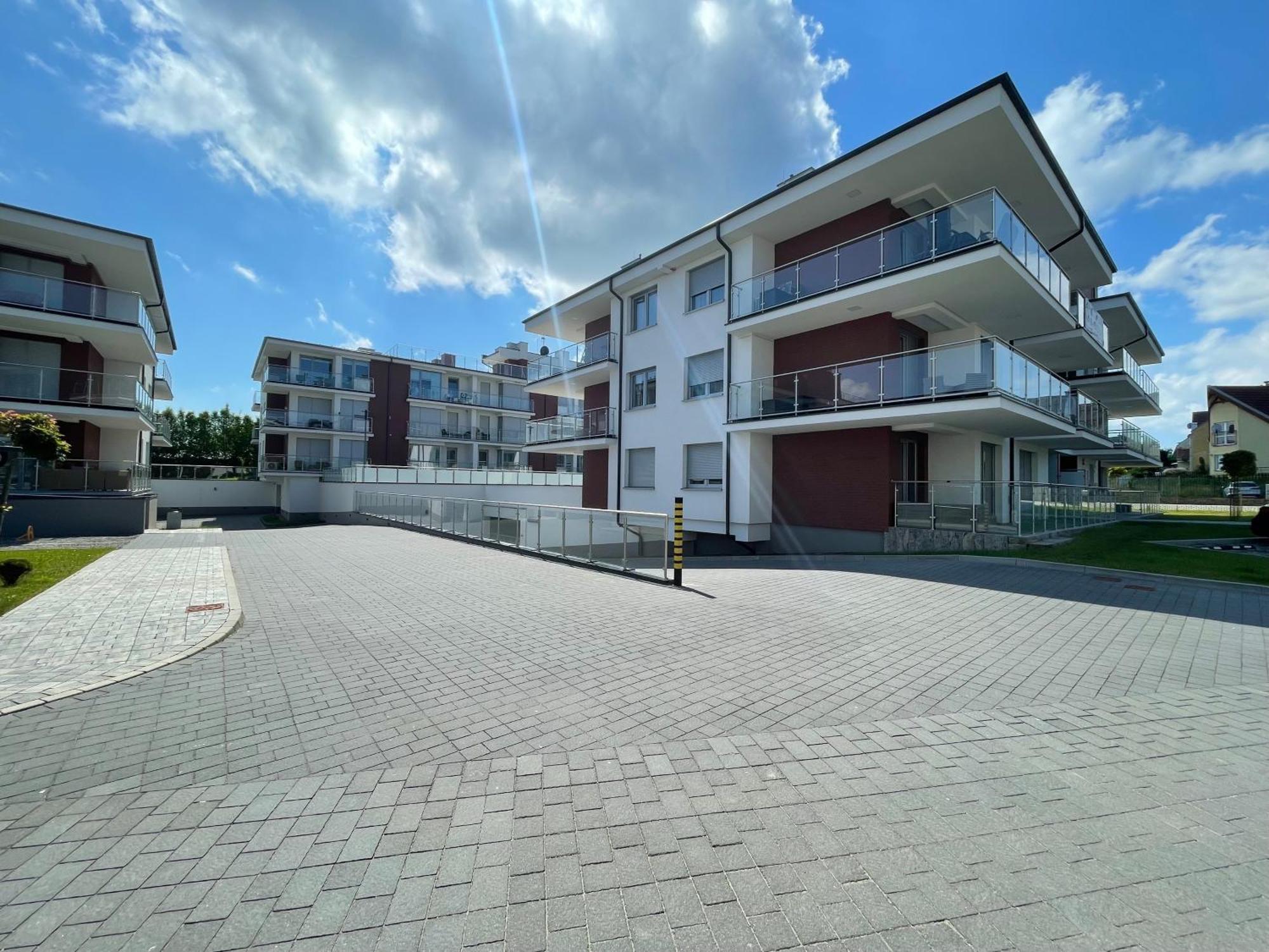 Miodowy Apartament Z Duzym Tarasem W Rewalu, Blisko Morza 外观 照片