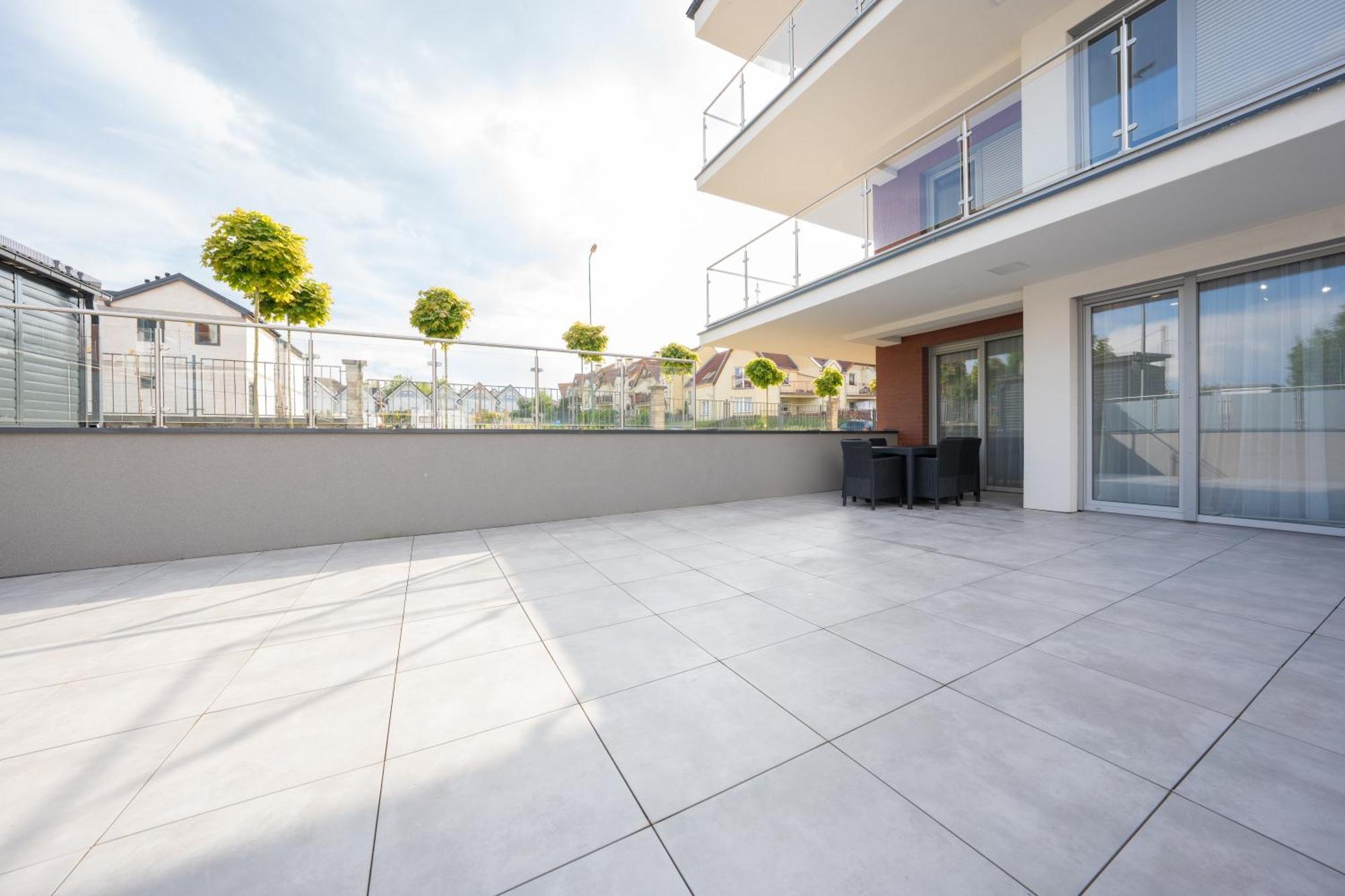 Miodowy Apartament Z Duzym Tarasem W Rewalu, Blisko Morza 外观 照片